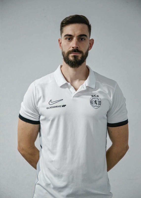 Pol Josa con la equipación del Sporting Clube de Portugal