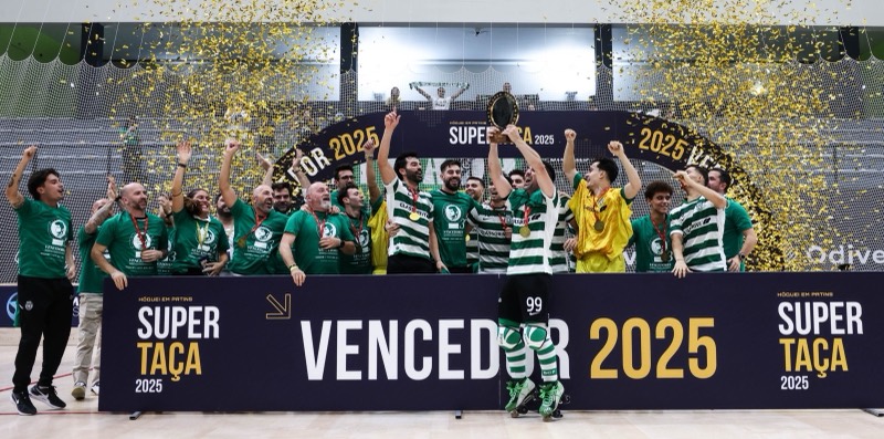 Celebración de la Supertaça 2025 con el Sporting sobre la pista