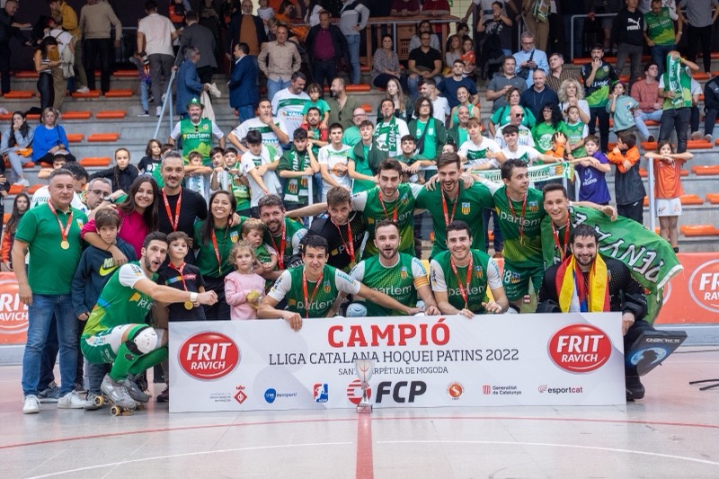 Celebración del título de la Liga Catalana 2022 con el CP Calafell